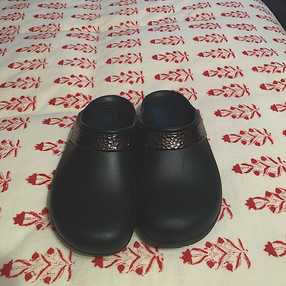 CROCS clogs - like new